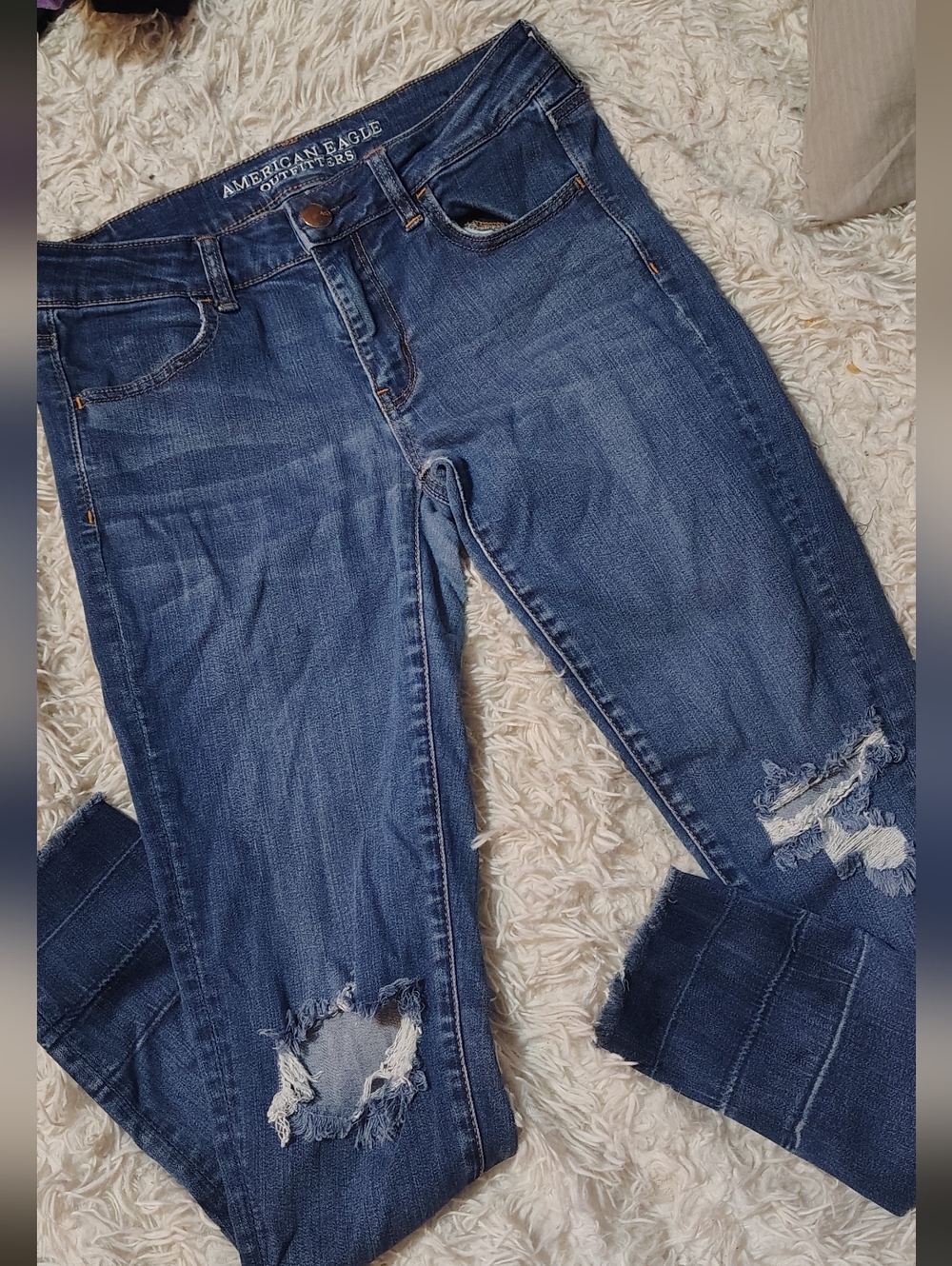 American Eagle Outfitters Distressed Dark Blue Skinny Jeans. Size 6.